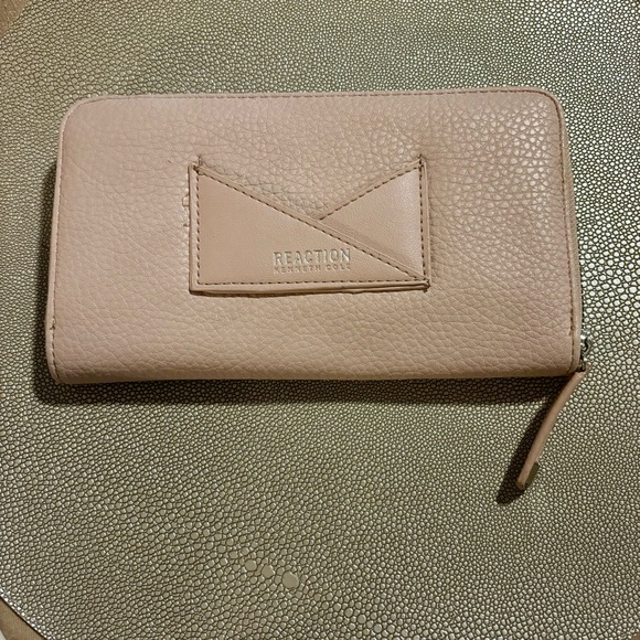 Kenneth Cole Reaction Women’s Single Zip Around Wallet Clutch - Picture 2 of 4